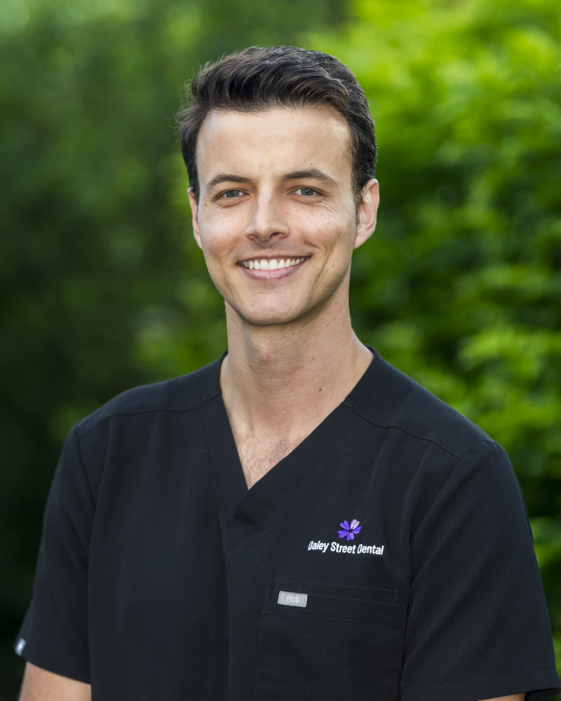 headshot of dr jefferson berlt | dentist near me