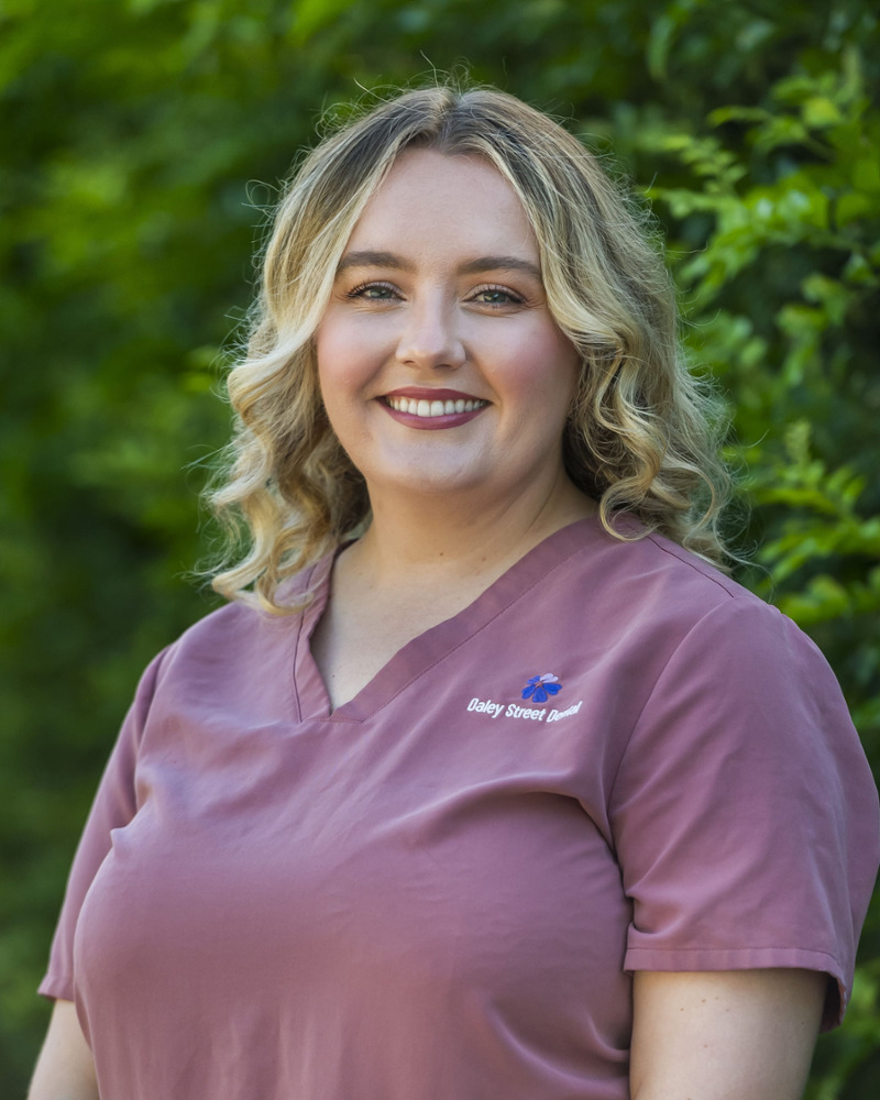 headshot of oral health therapist | daley street dental